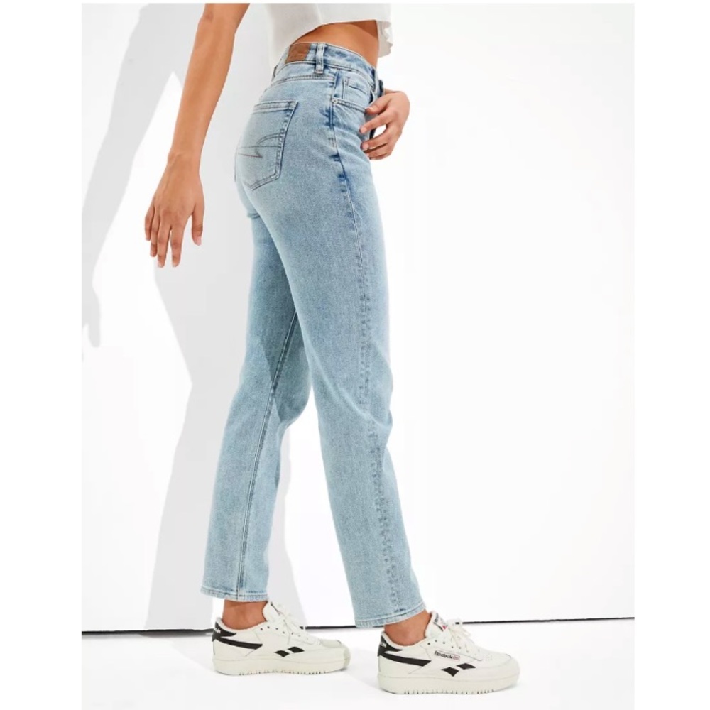 American Eagle Stretch Light Wash Mom Jean 0 Short 90s Vintage Vibes
